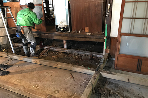 敷居のたわみ確認