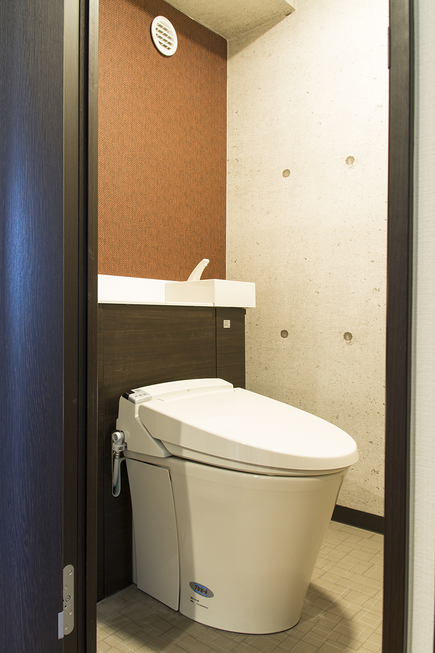 収納付きトイレで収納力をアップ アクセントクロス