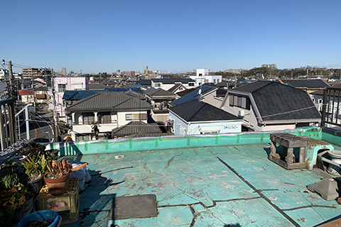 台風の強風で手摺りが飛ばされていました