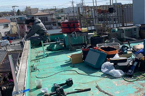 手摺りを付ける部分にまず笠木を付ける
