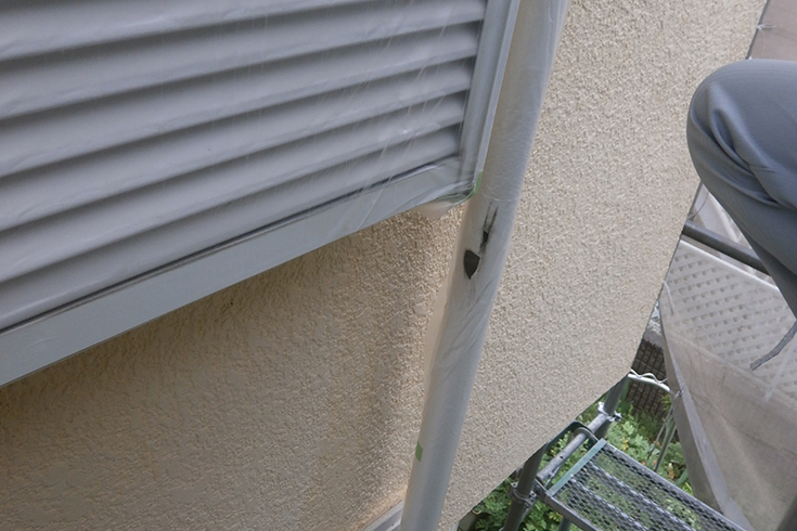 施工中に雨どいの破損を発見